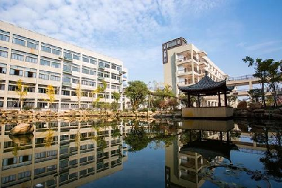 四川工業(yè)科技學(xué)校圖片