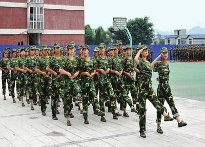 軍訓(xùn)中的學(xué)子.jpg 軍訓(xùn)中的學(xué)子.jpg