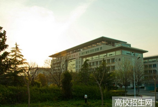 青島港灣職業(yè)技術(shù)學(xué)院圖片
