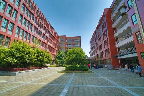 重慶電訊職業(yè)學(xué)院的收費(fèi)標(biāo)準(zhǔn) 重慶電訊職業(yè)學(xué)院的收費(fèi)標(biāo)準(zhǔn)