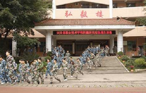 四川省南充市高坪職業(yè)高級中學(xué)圖片