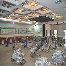 汽車發(fā)動(dòng)機(jī)實(shí)訓(xùn)室