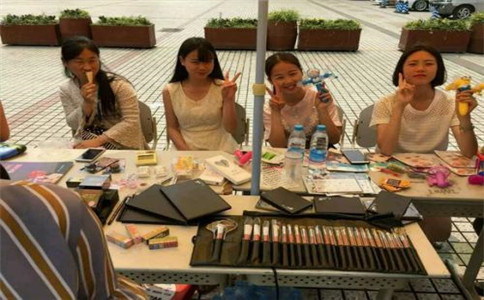 學好的職業(yè)在高職院校還是培訓學校好？