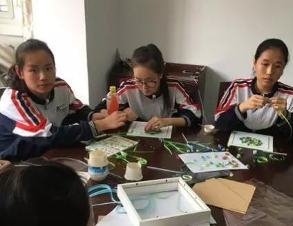 成都市財貿職業(yè)高級中學的師韻衍紙