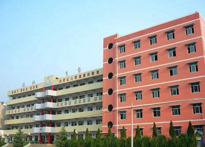 重慶市旅游學(xué)校建勝分校是民辦學(xué)校還是公辦學(xué)校？