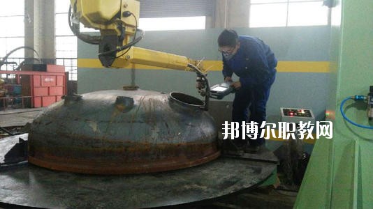 成都電焊機廠技工學校2020年報名條件、招生要求、招生對象
