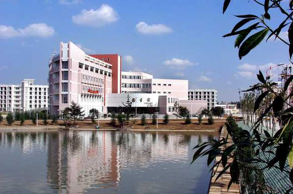 四川成都鐵路工程學(xué)院學(xué)費(fèi)一年多少