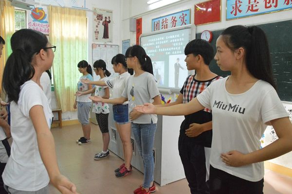 成都希望衛(wèi)生學校護士專業(yè)輔導員.jpg