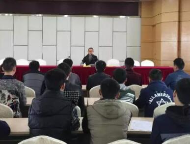 中鐵工服綜合辦到成都鐵路工程學校召開招聘會