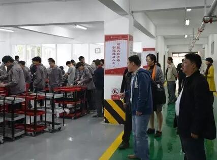 成都市工業(yè)職業(yè)技術(shù)學(xué)校蒞臨成都市青蘇職業(yè)中專學(xué)校洽談合作