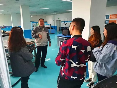 川港合作VR項目美術(shù)組模型制作組師生前往四川省志翔職業(yè)技術(shù)學(xué)校交流學(xué)習(xí)