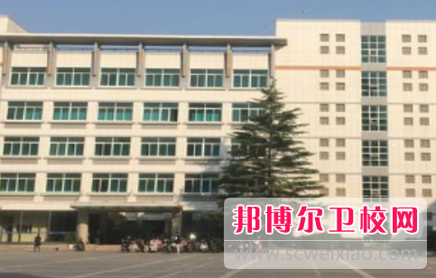河南2020年的衛(wèi)校不是應(yīng)屆畢業(yè)生可以嗎