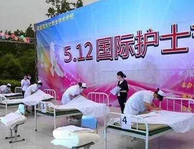 成都指南針職業(yè)技術(shù)學(xué)校成功舉辦5.12國際護(hù)士節(jié)文藝晚會