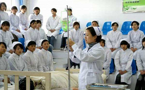 成都郫縣衛(wèi)校是否注重專業(yè)知識(shí)的培養(yǎng)
