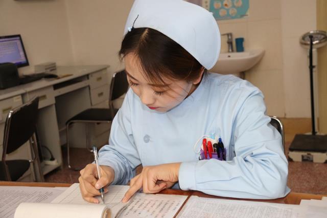 重慶2020年女生學衛(wèi)校好嗎