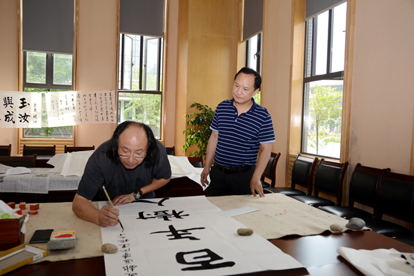 四川省文史館著名書(shū)畫(huà)藝術(shù)家走進(jìn)成醫(yī)