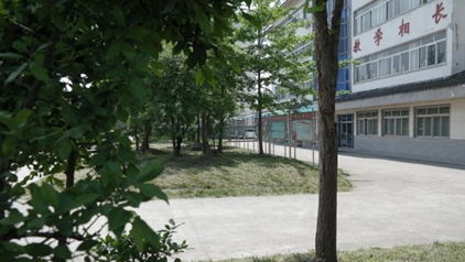  樂(lè)山市醫(yī)藥科技學(xué)校地址在哪里？