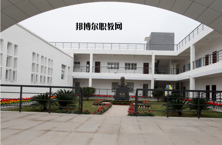 南充技師學(xué)院2020年報名條件、招生要求、招生對象