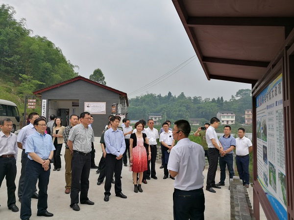 余小平書(shū)記帶隊(duì)參加四川省教育廳精準(zhǔn)扶貧對(duì)口幫扶武勝縣工作推進(jìn)會(huì)