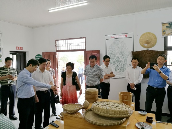 余小平書(shū)記帶隊(duì)參加四川省教育廳精準(zhǔn)扶貧對(duì)口幫扶武勝縣工作推進(jìn)會(huì)