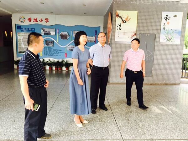 成都醫(yī)學院領導走訪慰問新都區(qū)小學、幼兒園