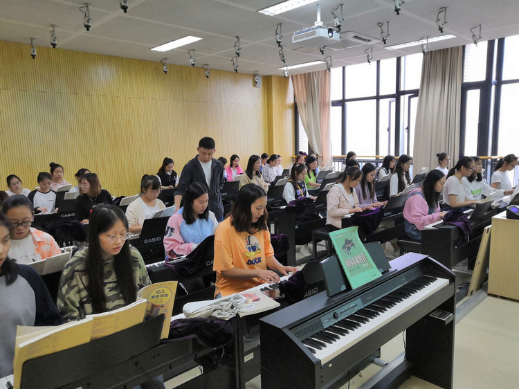  落實(shí)課堂督導(dǎo) 加強(qiáng)教學(xué)管理