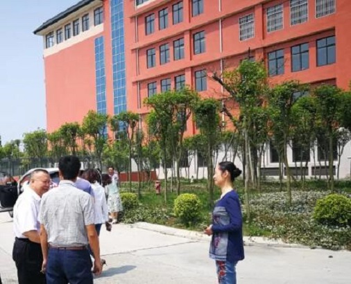 成都廣信數(shù)字技術(shù)職業(yè)學(xué)校掛牌亮相，社會(huì)各界反響積極