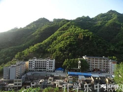 鹽津縣職業(yè)高級(jí)中學(xué)