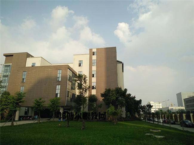 內(nèi)江市川威技工學校地址在哪里