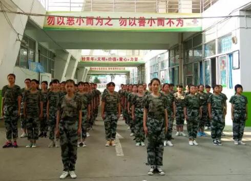 四川華西衛(wèi)生學(xué)校新生軍訓(xùn)風(fēng)采|華西衛(wèi)校新生軍訓(xùn)掠影