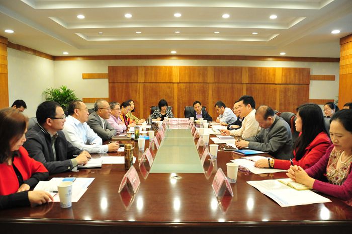 右江民族醫(yī)學(xué)院副校長唐乾利一行來我校進(jìn)行考察交流