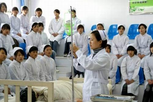 成都護(hù)理專業(yè)健康醫(yī)療就業(yè)前景怎么樣,成都職高衛(wèi)校
