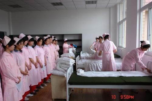 初中畢業(yè)可不可以上中醫(yī)學(xué)學(xué)校呢,成都公立衛(wèi)校
