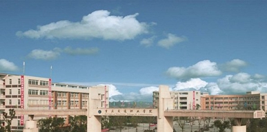 學(xué)院大門