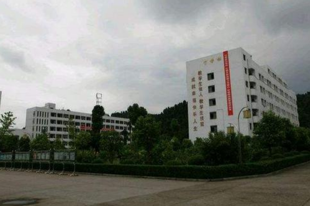 川內(nèi)職校排名