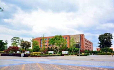 成都附近適合初中生報讀的衛(wèi)校