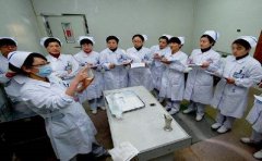 成都衛(wèi)校的醫(yī)護(hù)專業(yè)和護(hù)理專業(yè)有什么區(qū)別