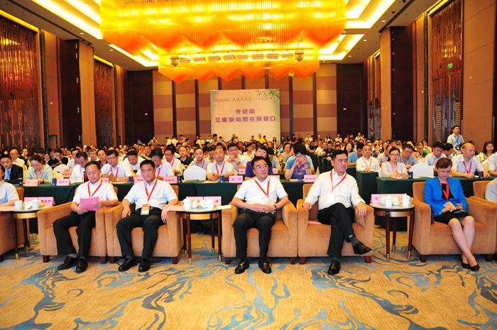 由我校聯(lián)合主辦的中國醫(yī)院院長年會“走進大西南”天府峰會開幕