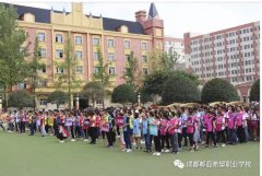 教師節(jié)，老師們走下三尺講臺(tái)，回歸兒時(shí)童真