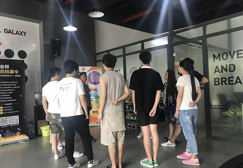 重慶電子工程職業(yè)學(xué)院國(guó)貿(mào)學(xué)生到杭州跨境電商公司實(shí)習(xí)