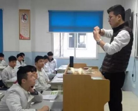成都郫縣希望職業(yè)學(xué)校烹飪校區(qū)實(shí)訓(xùn)展示