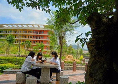  攀枝花市華森職業(yè)學校是民辦學校還是公辦學校？