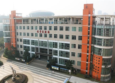  成都廣信數(shù)字技術(shù)職業(yè)學(xué)校是民辦學(xué)校還是公辦學(xué)校？