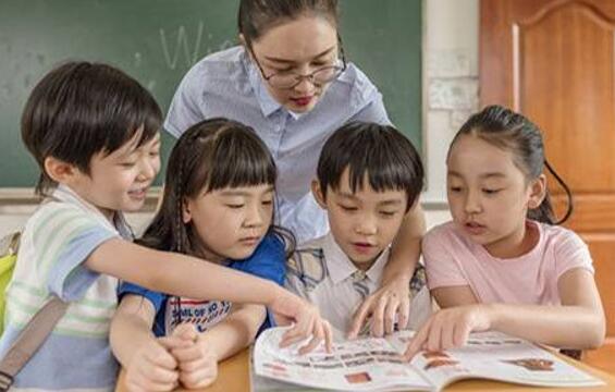 幼師學(xué)校教育：怎么才能做一個(gè)合格的幼師圖片