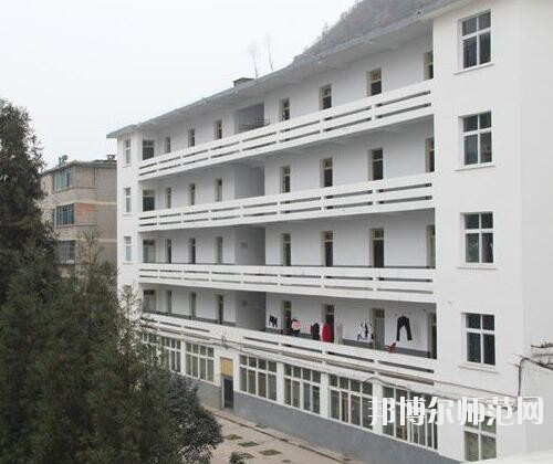 六盤水民族職業(yè)技術(shù)幼兒師范學校地址在哪里