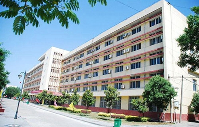  樂山師范學院是民辦學校還是公辦學校？