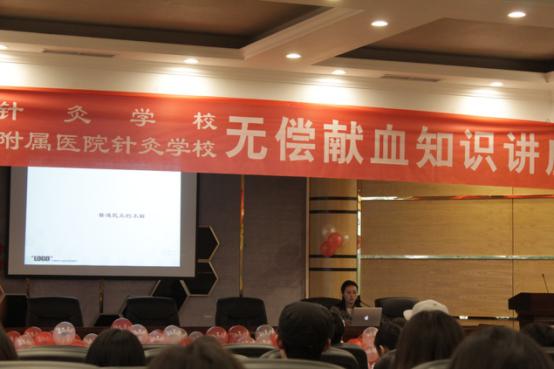 無償獻(xiàn)血 你我同在——我校團(tuán)委學(xué)生社團(tuán)舉辦無償獻(xiàn)血健康