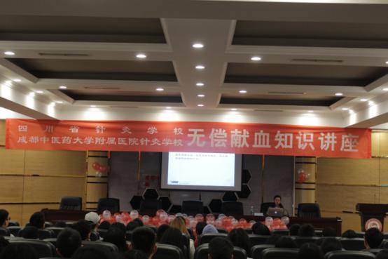 無償獻(xiàn)血 你我同在——我校團(tuán)委學(xué)生社團(tuán)舉辦無償獻(xiàn)血健康