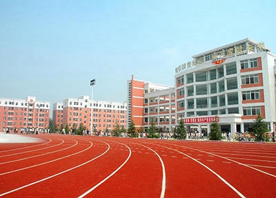  南充六中是民辦學(xué)校還是公辦學(xué)校？