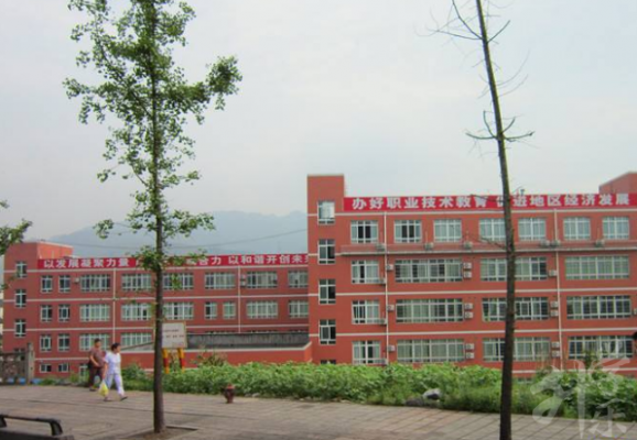 重慶市潼南區(qū)闇公職業(yè)高級(jí)中學(xué)校